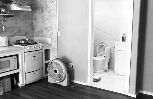 Hawthorne House | 4942-B West 120th street guest house closed to LAX AIRPORT