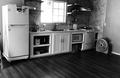 Hawthorne House | 4942-B West 120th street guest house closed to LAX AIRPORT