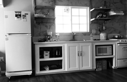 Hawthorne House | 4942-B West 120th street guest house closed to LAX AIRPORT