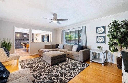 Raisin House | 4bd 2ba Pool/Game Room Near Fresno Statenn