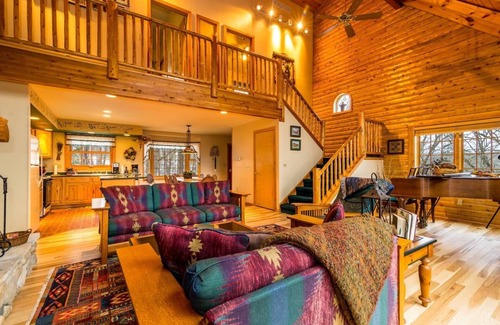 The Galena Territory House | 4bd/3.5ba Fireplace, Pool Table, Fire Pit, Piano, Near Lake!