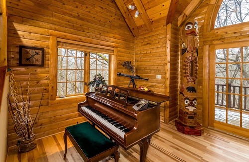 The Galena Territory House | 4bd/3.5ba Fireplace, Pool Table, Fire Pit, Piano, Near Lake!