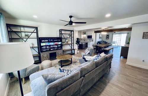 Paradise Valley Village House | 4bd/3ba - 2 suites N Phx putting green large yard