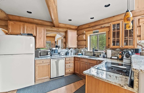 Twin Lakes Cabin | 4BD Log Home in Twin Lakes, Amazing Views, Pets OK