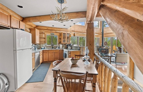 Twin Lakes Cabin | 4BD Log Home in Twin Lakes, Amazing Views, Pets OK