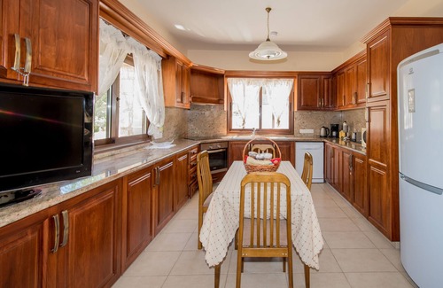 Simou Villa | 4bdr Family friendly villa with 400sq.m. playground,private heated swimming pool