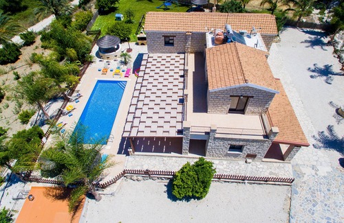 Simou Villa | 4bdr Family friendly villa with 400sq.m. playground,private heated swimming pool