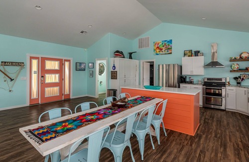Mead House | 4Bdrm Insta-worthy Texoma Lake Retreat