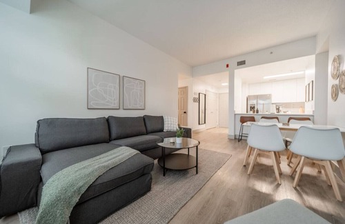 Charlotte Center City Apartment | 4Bed/2Bath - W/Wi-Fi +Fitness Centre +Truist Field