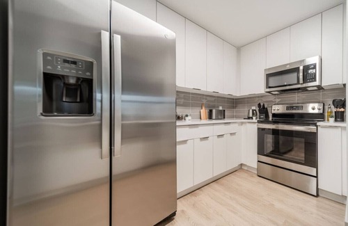Charlotte Center City Apartment | 4Bed/2Bath - W/Wi-Fi +Fitness Centre +Truist Field
