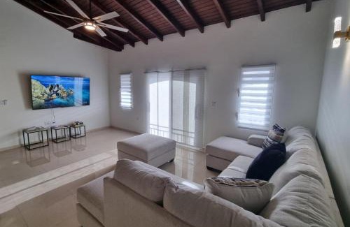 Philipsburg Apartment | 4Bed Condo - Sleeps 8 - Pool Bbq Views Parking