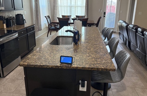 Lubbock House | 4BR 2B Retreat w Garage, Huge Fence Yard & Pet-Friendly – Near TTU & Hospitals