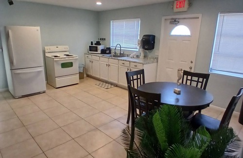 Singer Island Apartment | 4BR 2BA Near Beach Perfect For Familes