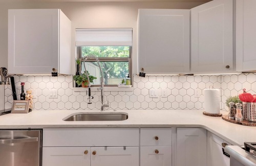 Quail Hollow House | 4BR/3.5BA N.Austin Retreat ft. 2 Master Suites