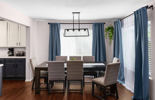 Austin House | 4BR 30+ Days WiFi + Home Office + Near Airport
