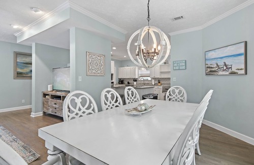 Clipper Cove House | 🏖4BR Beach Retreat-Community Pool-Walk to Beach-By the Ocean Blue🏖