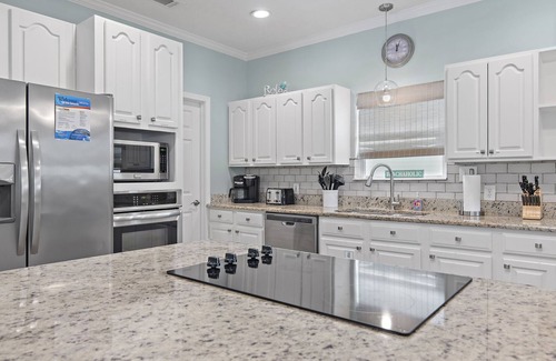 Clipper Cove House | 🏖4BR Beach Retreat-Community Pool-Walk to Beach-By the Ocean Blue🏖