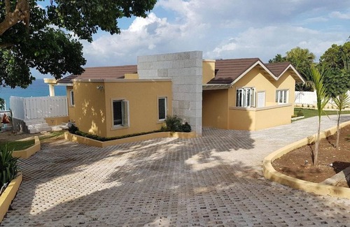 Silver Sands Villa | 4BR Beachfront Villa w/Private Pool and Cook-JSCV
