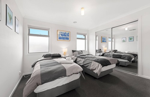 Werribee House | 4BR Brand new werribee eco stay house