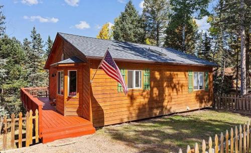 Florissant House | 4BR Colorado Cabin with Wrap-Around Deck Near Fossil Beds