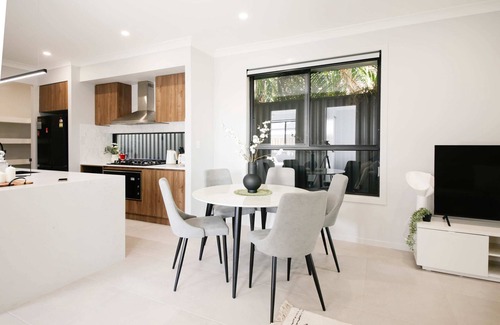 Rochedale House | đ4BR Designer Home | 5â
Luxury, FamilySafe | CBD+Airport Proximit