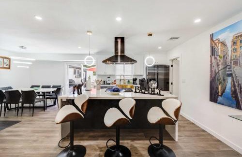 Thousand Oaks House | 4BR Escape - Mtn Views Private BBQ