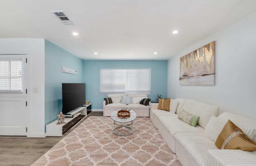 Thousand Oaks House | 4BR Escape - Mtn Views Private BBQ