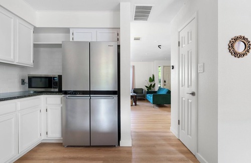 Milwood House | 4BR ~Heated Pool+Jaccuzi+Sauna+PoolTable+Arcades+Karaoke Stage - near Domain