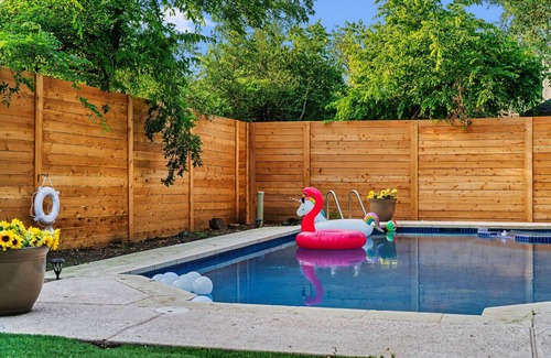 Milwood House | 4BR ~Heated Pool+Jaccuzi+Sauna+PoolTable+Arcades+Karaoke Stage - near Domain