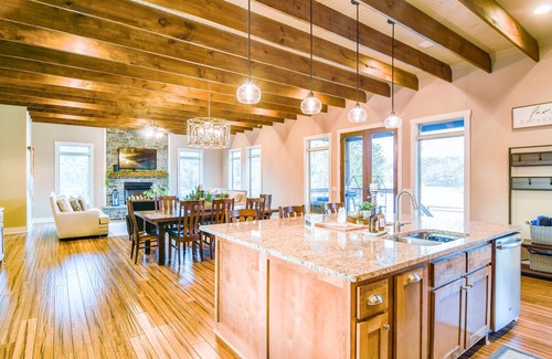 Double Springs House | 4BR Lakeview Escape | Dock Access, Kayak & Firepit