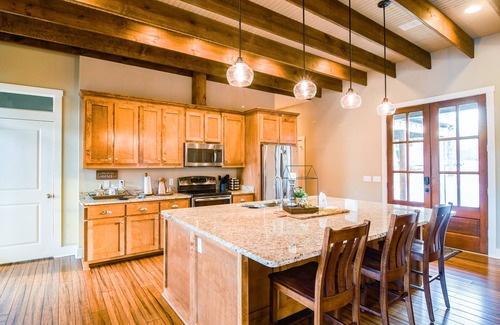 Double Springs House | 4BR Lakeview Escape | Dock Access, Kayak & Firepit