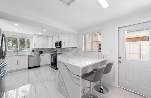 Lauderdale Isles Villa | 4BR Lauderdale Waterfront Oasis - 20 Mins to Miami - 10 mins to FLL beaches