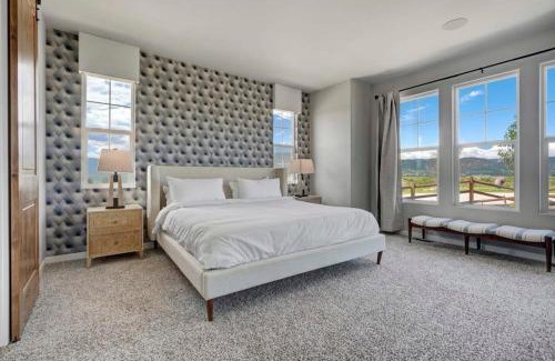 Monument House | 4BR Mountain views - Movie Theater - Pool Table