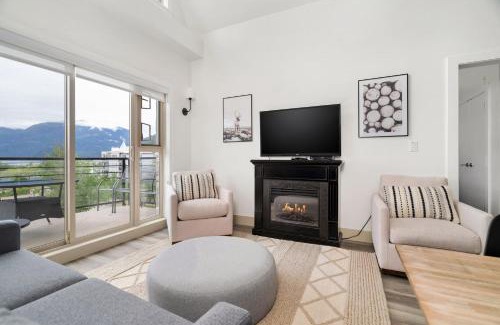Harrison Hot Springs Apartment | 4BR Penthouse w Rooftop in the Heart of Harrison