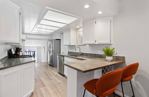 Fletcher Hills House | 4BR Pool and Fast WiFi Fifteen Min to SD