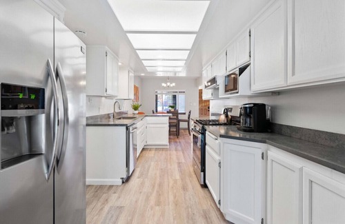 Fletcher Hills House | 4BR Pool and Fast WiFi Fifteen Min to SD