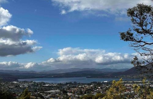 West Moonah House | 4BR Retreat with Stunning Derwent River Panorama
