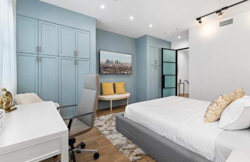 Los Angeles Apartment | 4BR Townhouse with Free Parking & Fast WiFi