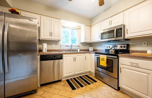 Acton House | 4BR w/Pool Table & Game Room, Near DT, Sleeps 11