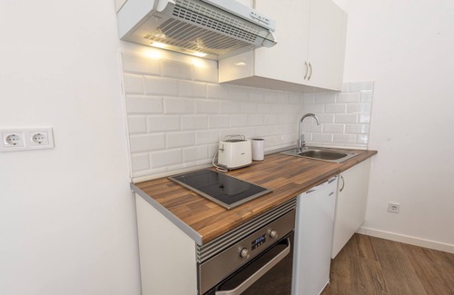 Vista Alegre House | 4km From Sol , 1 min Metro, Wifi, Washing Machine and Dryer