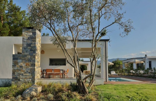 Litochoro Villa | 4RosesVillas - White Rose Villa