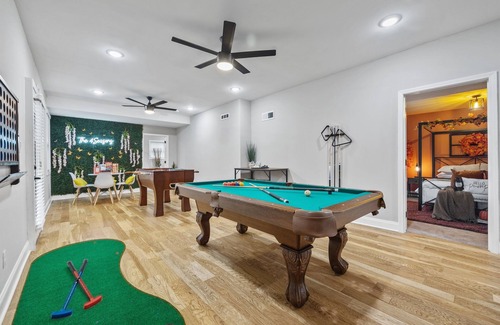 Decatur House | 4Seasons Retreat | Pet-Friendly Atlanta Getaway w/Game Room & Themed Suites