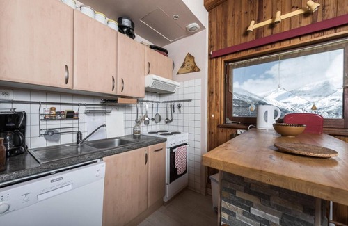 Les Almes Apartment | 4th floor, balcony, tv, ski locker, 40m², Tignes
