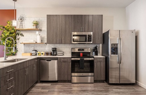 Downtown Louisville Apartment | 4th Street Suites - Stunning King Bed Suite