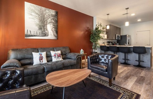 Downtown Louisville Apartment | 4th Street Suites - Stunning King Bed Suite