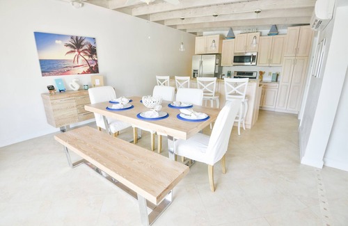 Key Colony Beach House | 4YR New- 2bed 2bath, 37ft Dock, Cabana Club, Kayak & Bikes- UPDATED