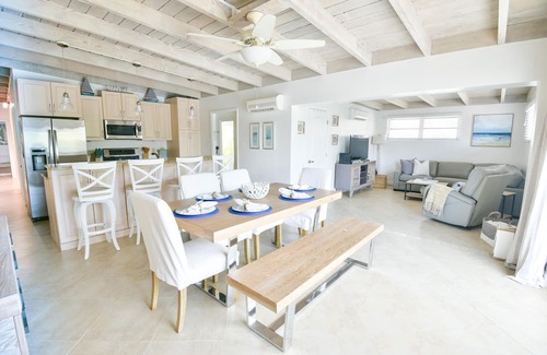 Key Colony Beach House | 4YR New- 2bed 2bath, 37ft Dock, Cabana Club, Kayak & Bikes- UPDATED