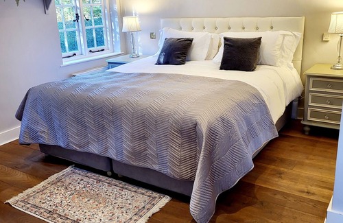 Seer Green Other | 5/6 bed Farmhouse stay on organic farm & vineyard - 25 mins from London