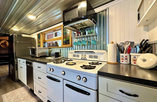 Wrightsville Cabin | 5 Acre Log Cabin- Bring Your Boat and Kayaks! 1 Minute To River Access!