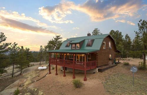 Divide House | 5 Acres! Modern Cabin w/Pikes Peak View